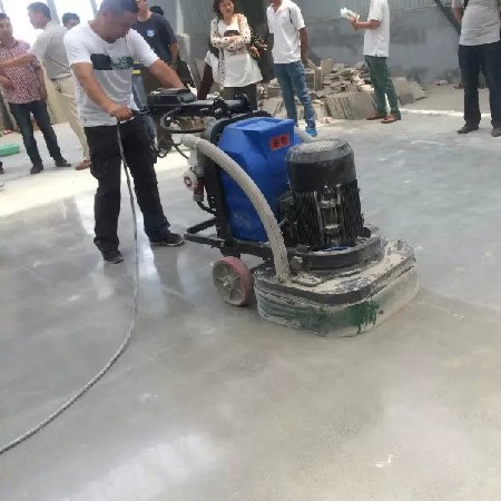 NPT環(huán)氧噴涂材料制作的高光地坪